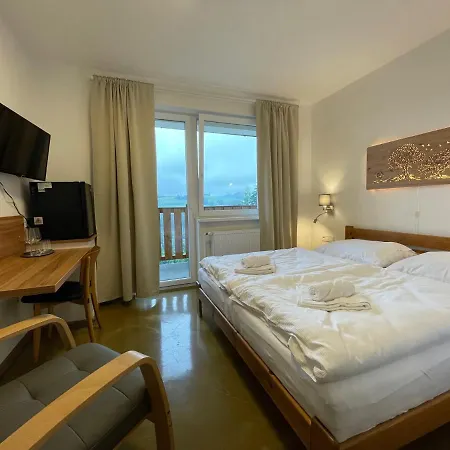 Hotel Pastviny فندق